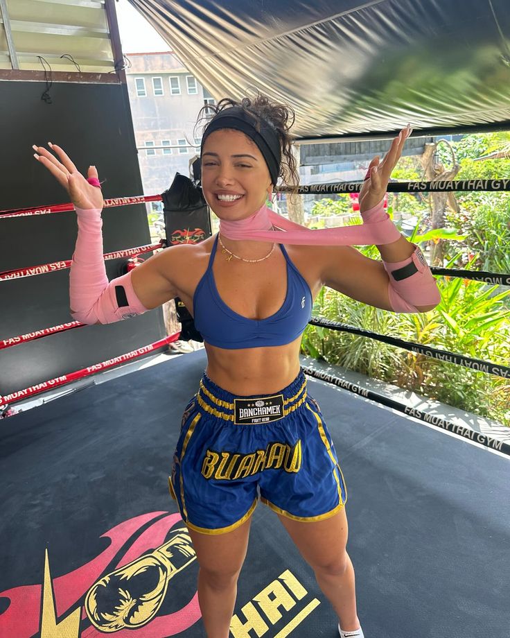 woman in mma